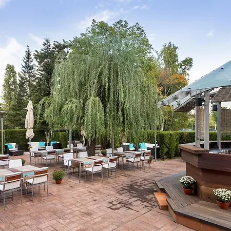 Ramada By Wyndham Parc 4*