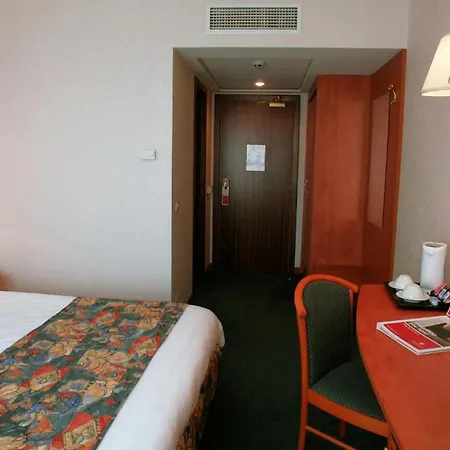 Ramada By Wyndham Parc 4*
