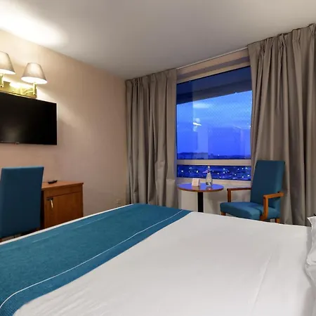 Hotel Ramada By Wyndham Parc 4*