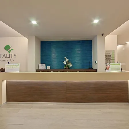 Ramada By Wyndham Parc 4*