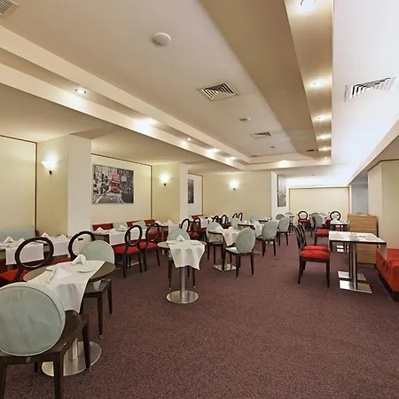 Hotel Ramada By Wyndham Parc 4*