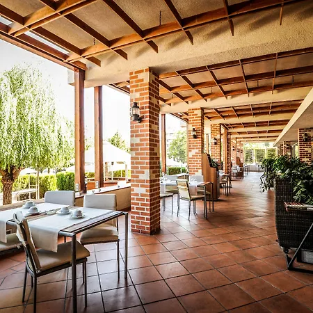 Otel Ramada By Wyndham Parc 4*