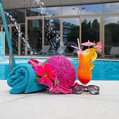 Ramada By Wyndham Parc 4*