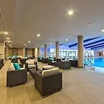Hotel Ramada By Wyndham Parc Boekarest
