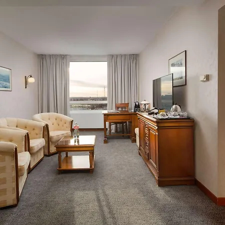 Hotel Ramada By Wyndham Parc 4*