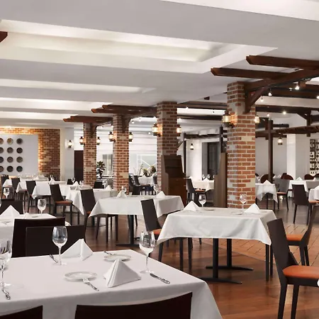 Hotel Ramada By Wyndham Parc 4*