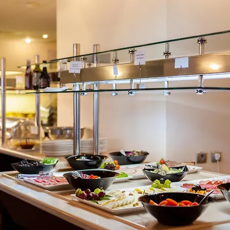 Ramada By Wyndham Parc Hotel 4*