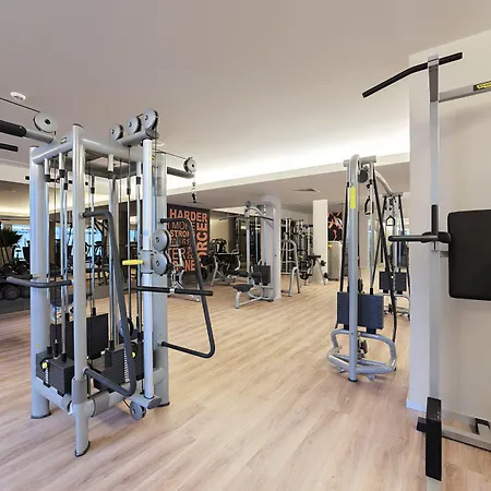 Ramada By Wyndham Parc 4*