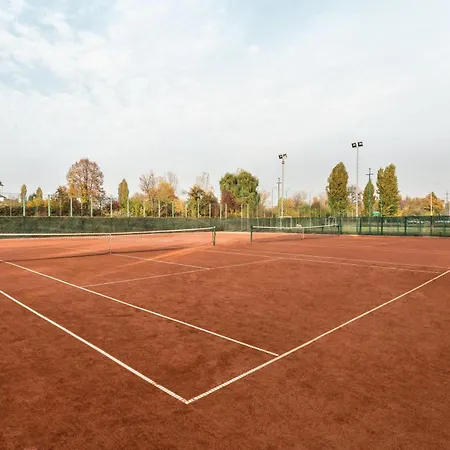 Ramada By Wyndham Parc Hotel