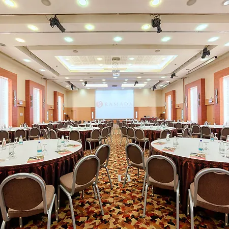 Ramada By Wyndham Parc 4*