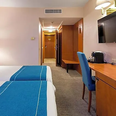 Ramada By Wyndham Parc 4*
