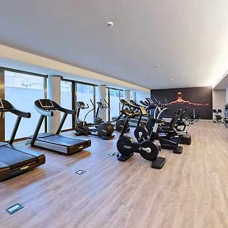 Hotel Ramada By Wyndham Parc 4*