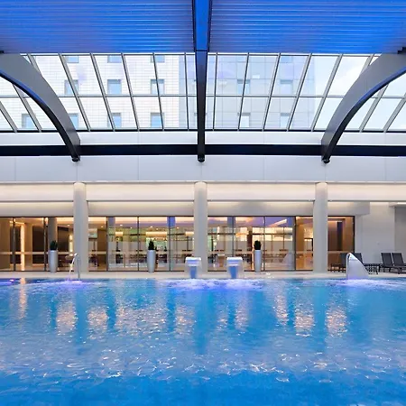 Hotel Ramada By Wyndham Parc 4*