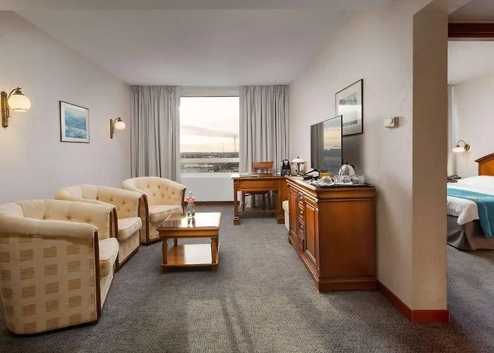 ホテル Ramada By Wyndham Parc 4*