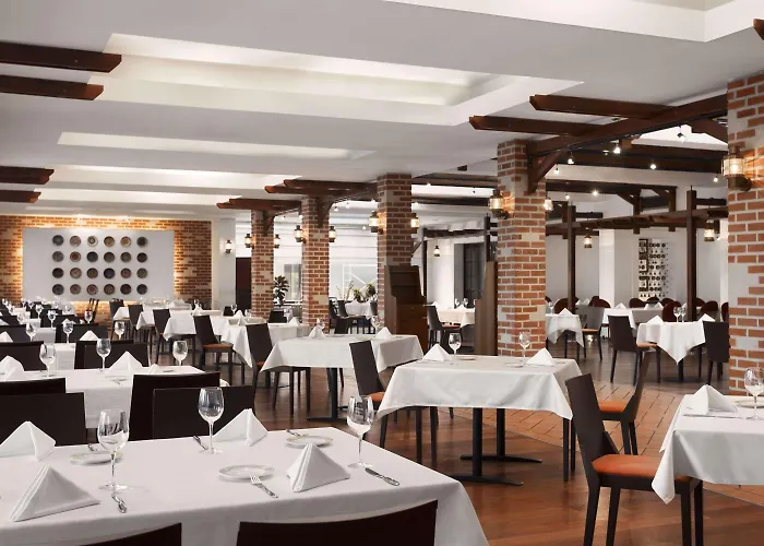 酒店 Ramada By Wyndham Parc 4*