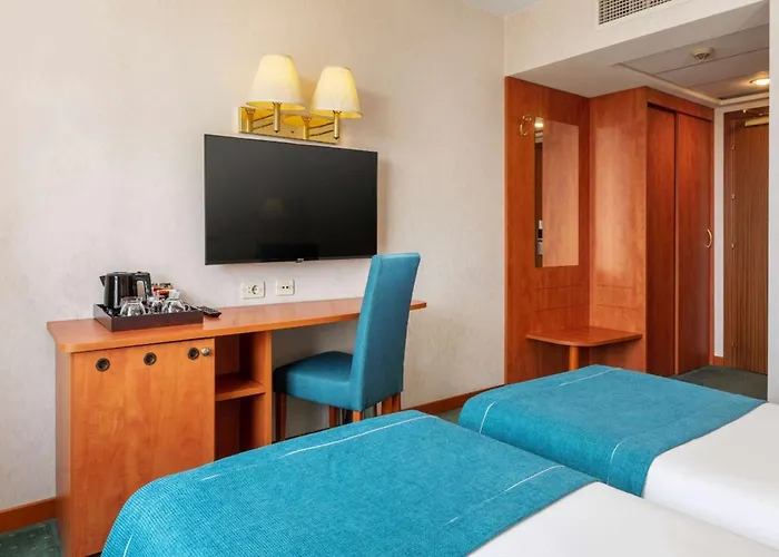 Ramada By Wyndham Parc 酒店