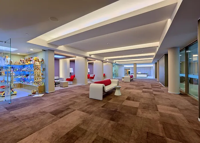 Hotel Ramada By Wyndham Parc 4*