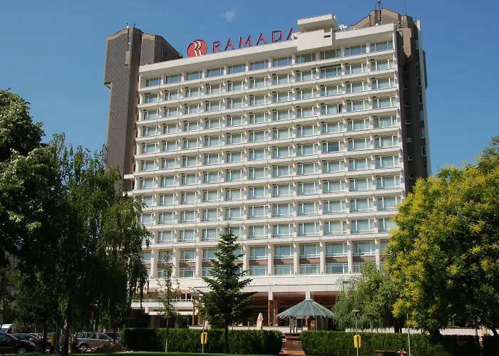 酒店 Ramada By Wyndham Parc 4*