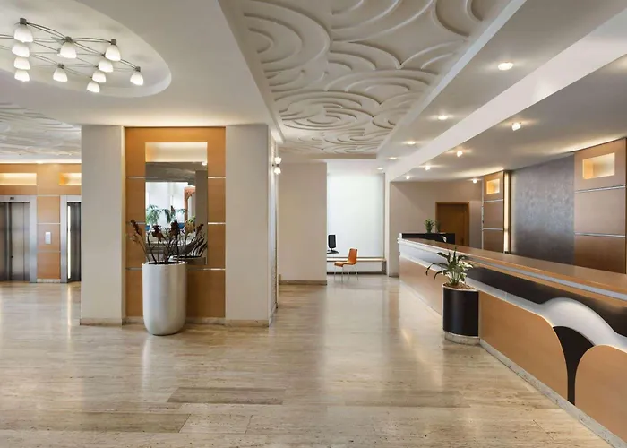 酒店 Ramada By Wyndham Parc 4*