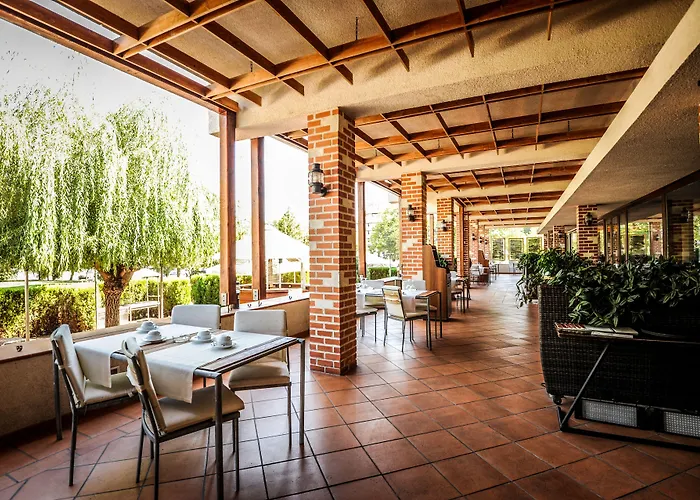 酒店 Ramada By Wyndham Parc 4*