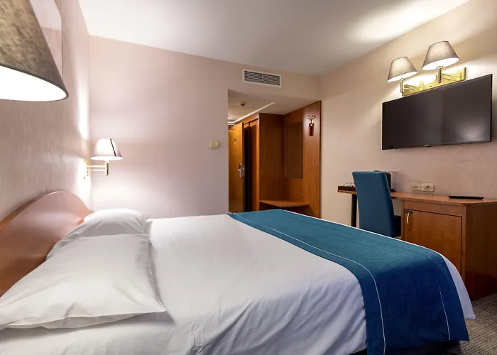 Ramada By Wyndham Parc 酒店 4*