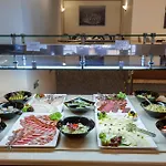 Готель Ramada By Wyndham Parc 4*