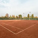 Ramada By Wyndham Parc Готель