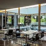Готель Ramada By Wyndham Parc
