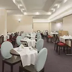 Ramada By Wyndham Parc Готель