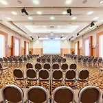 Готель Ramada By Wyndham Parc 4*