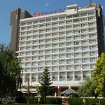 Готель Ramada By Wyndham Parc 4*