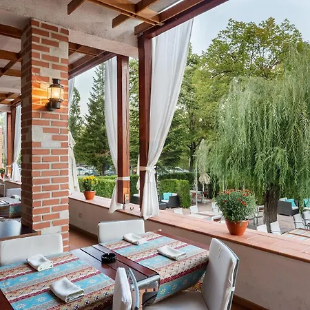 Готель Ramada By Wyndham Parc 4*