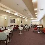 מלון Ramada By Wyndham Parc 4*