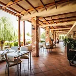 מלון Ramada By Wyndham Parc 4*