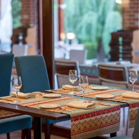 Отель Ramada By Wyndham Parc 4*