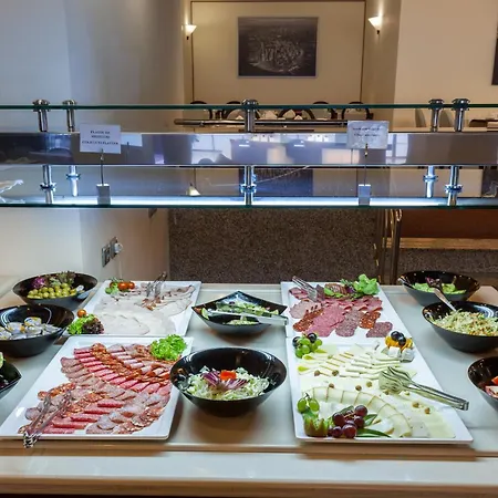 Отель Ramada By Wyndham Parc 4*