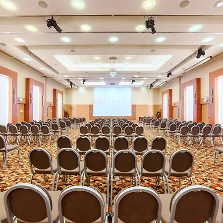 Отель Ramada By Wyndham Parc 4*