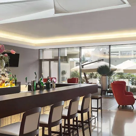 Ramada By Wyndham Parc 4*