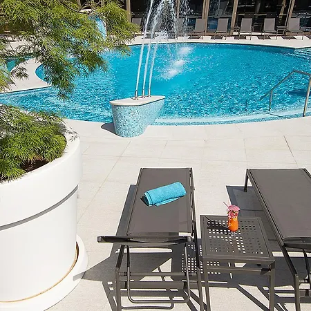 Отель Ramada By Wyndham Parc