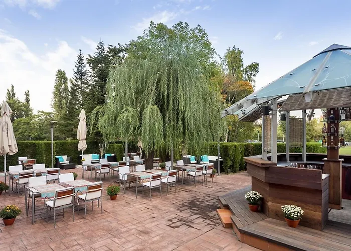 Ramada By Wyndham Parc 4*