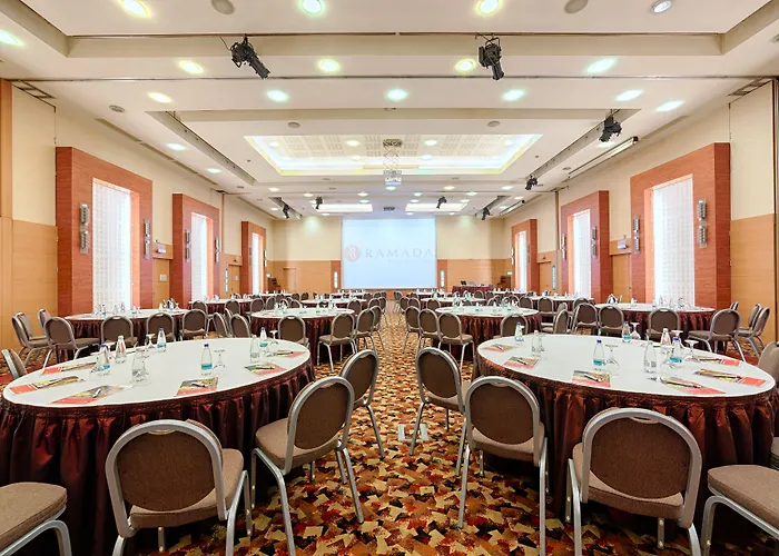 Ramada By Wyndham Parc 4*