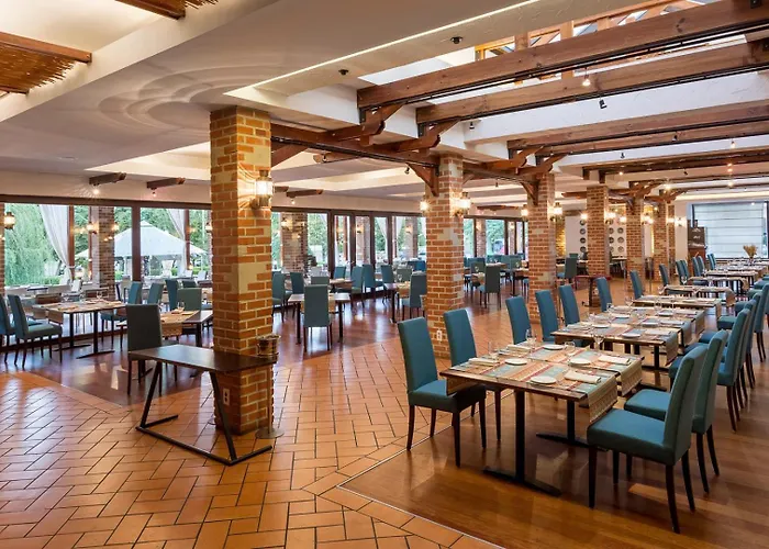 Ramada By Wyndham Parc Hotel 4*